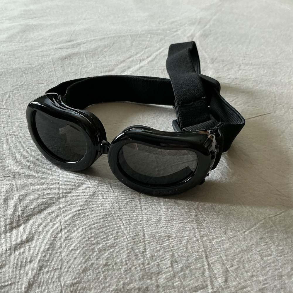 Lewondr Dog Goggles Black UV Protection Adjustable Straps Pet Sunglasses - Picture 7 of 7